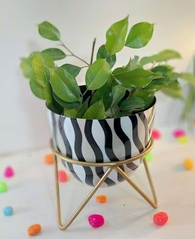 Round Metal Planter with Triangular Stand – Medium Size