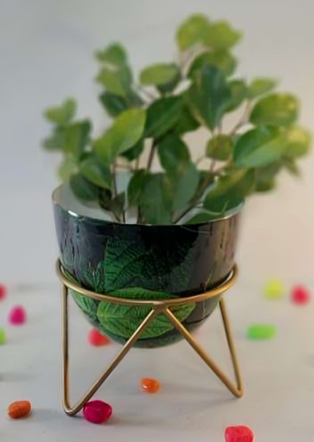 Round Metal Planter with Triangular Stand – Medium Size