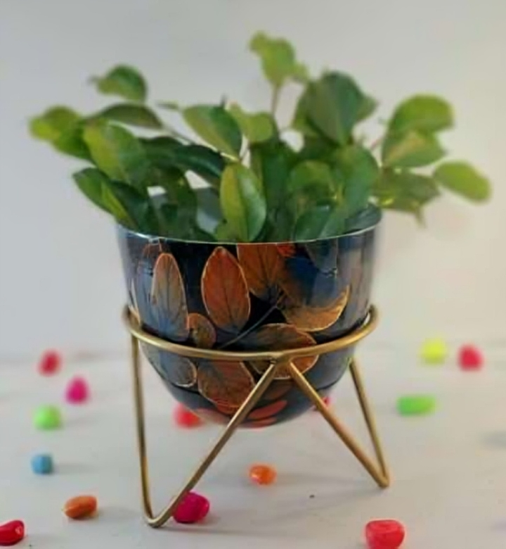 Round Metal Planter with Triangular Stand – Medium Size
