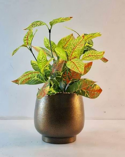 Mini Bulb-Shaped Metal Planter – Smooth Gloss Finish