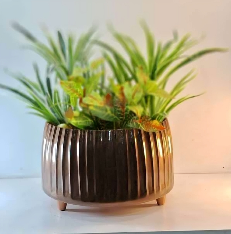 Wide Ribbed Metal Planter with Raised Base – Oval Shape