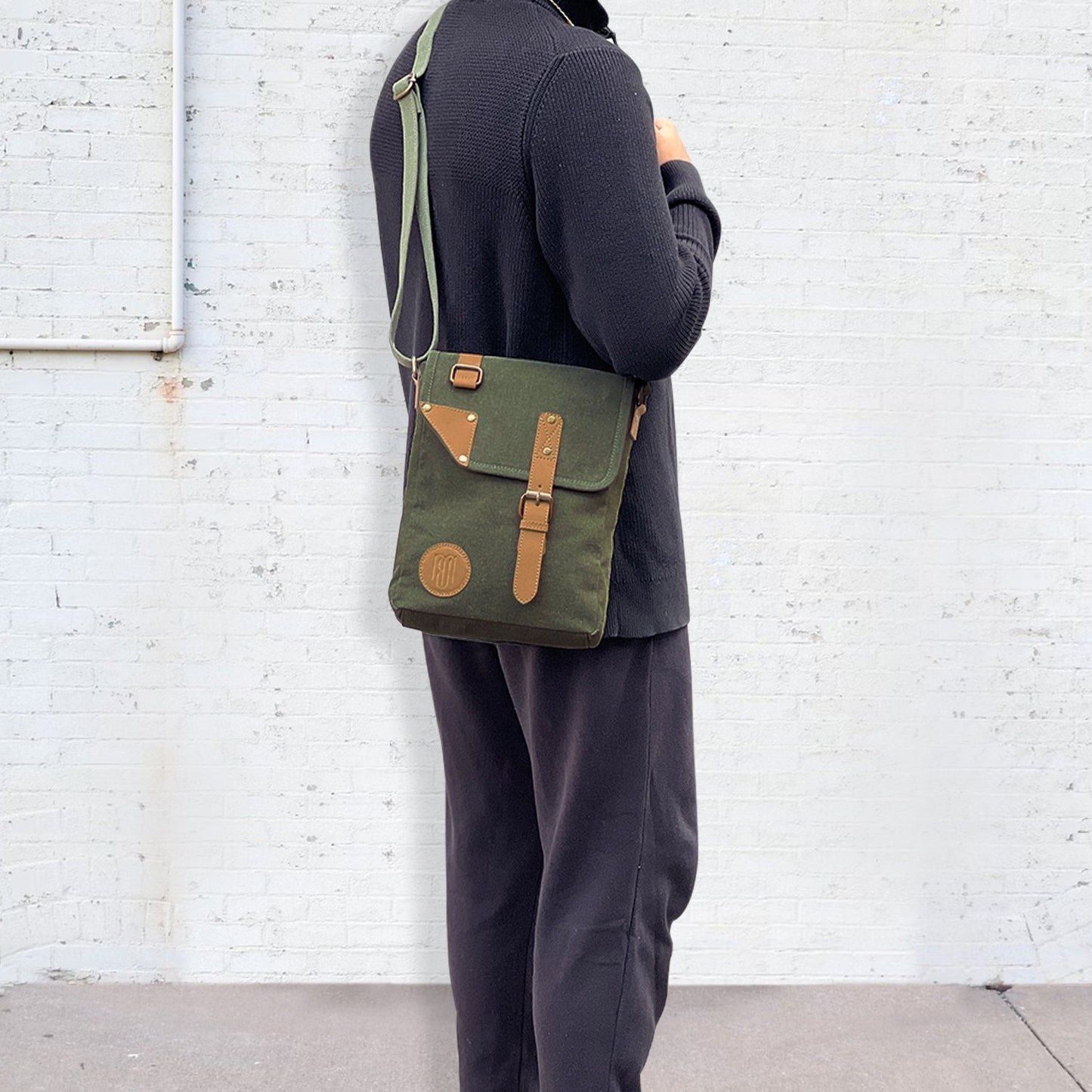 Delta Crossbody Messenger Slingbag For Men And Women  Delta Crossbody Messenger Slingbag For Men And Women