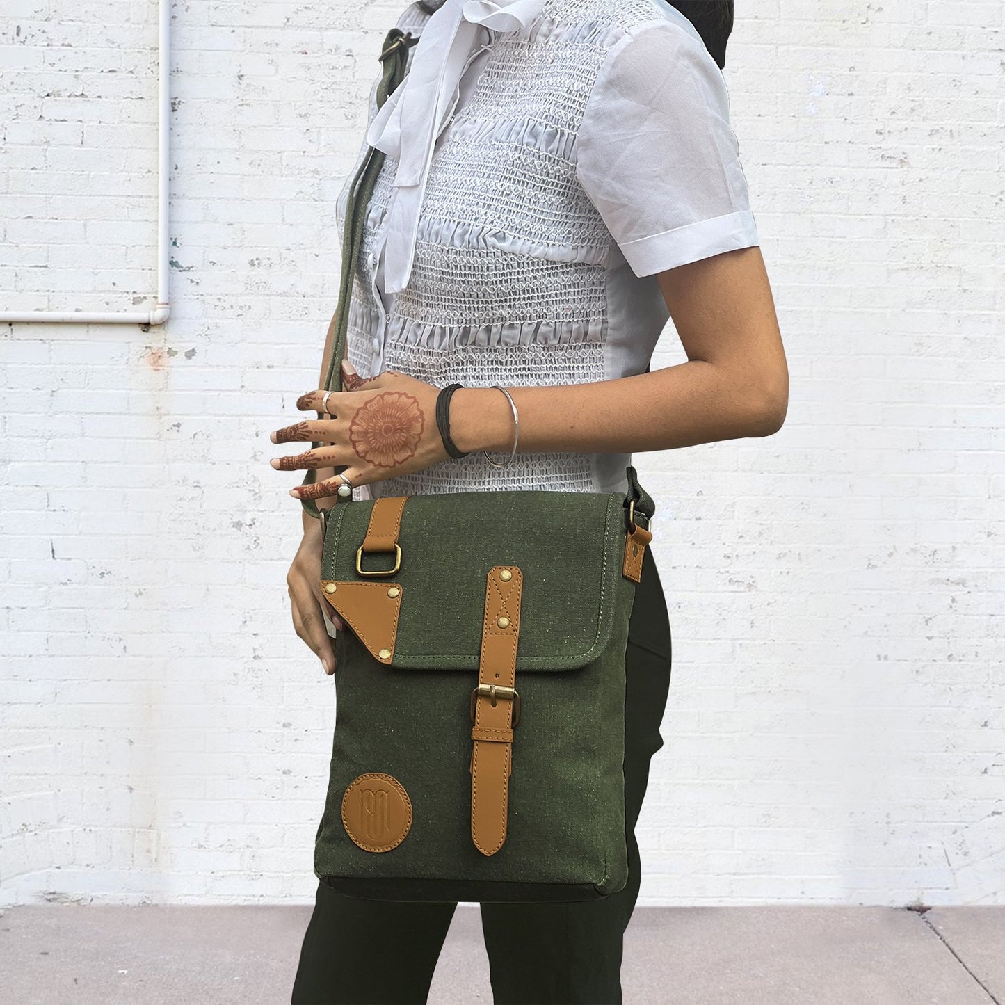 Delta Crossbody Messenger Slingbag For Men And Women  Delta Crossbody Messenger Slingbag For Men And Women