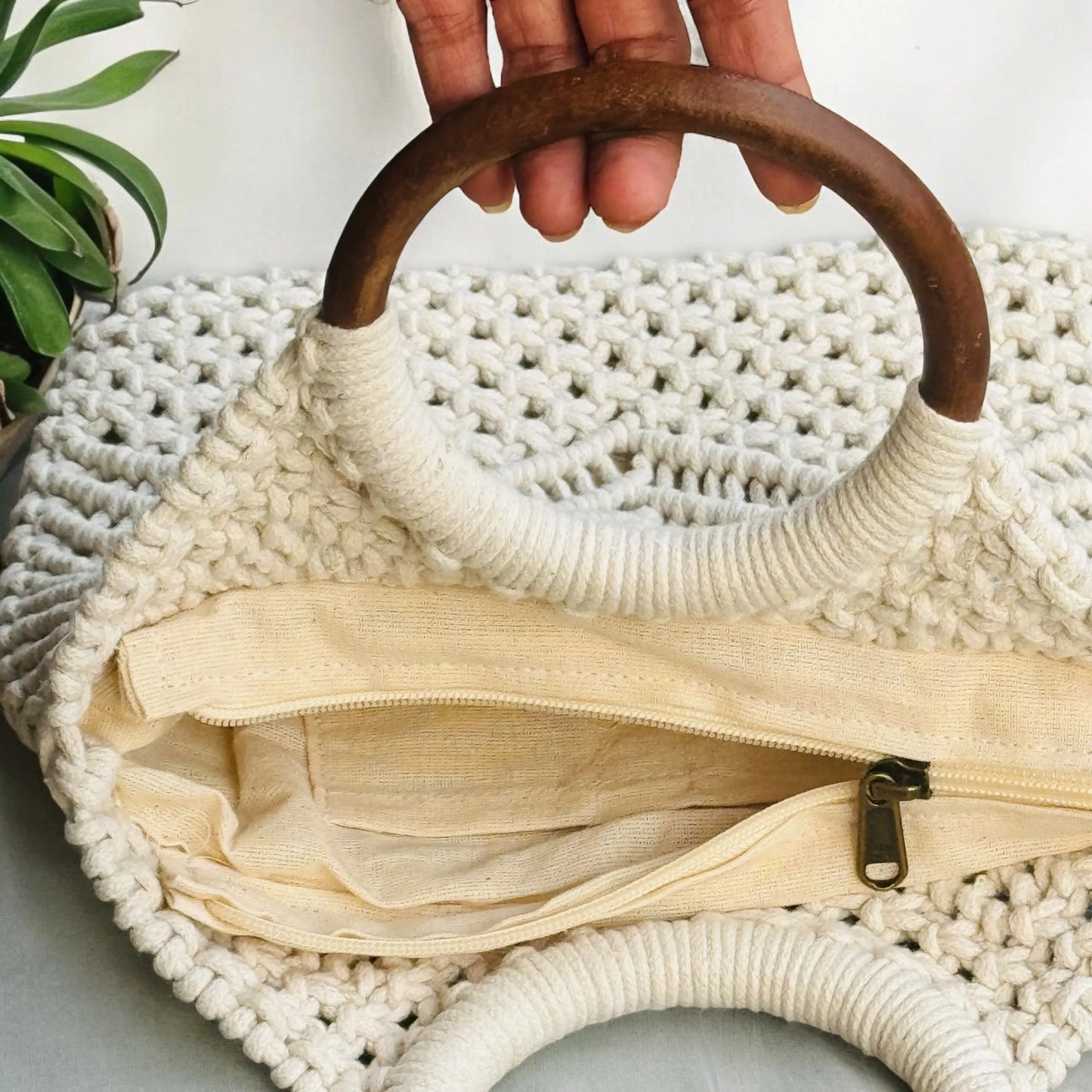 Minaxi Macrame Handheld Bag with Wooden Handle – Boho Chic Cotton Beach for Women
